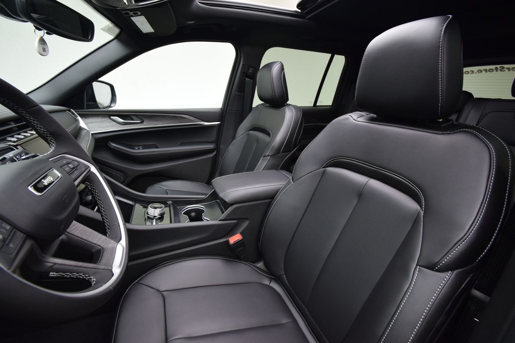 new 2025 Jeep Grand Cherokee car, priced at $51,480