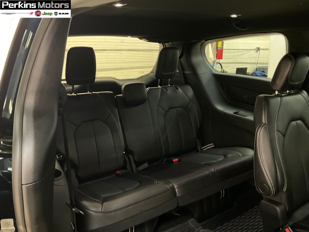 new 2025 Chrysler Pacifica car
