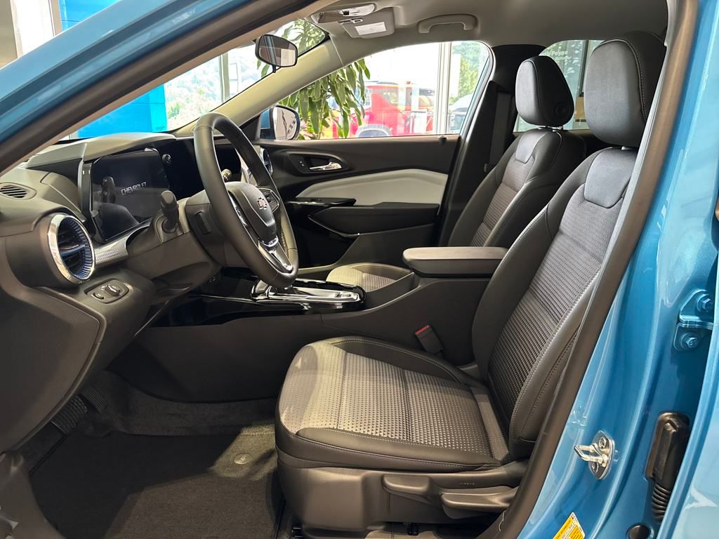 new 2025 Chevrolet Trax car, priced at $25,880