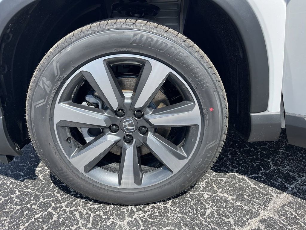 new 2025 Honda Pilot car, priced at $54,437