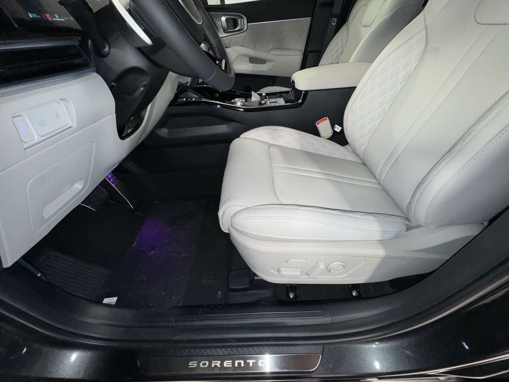 new 2025 Kia Sorento Hybrid car, priced at $47,682