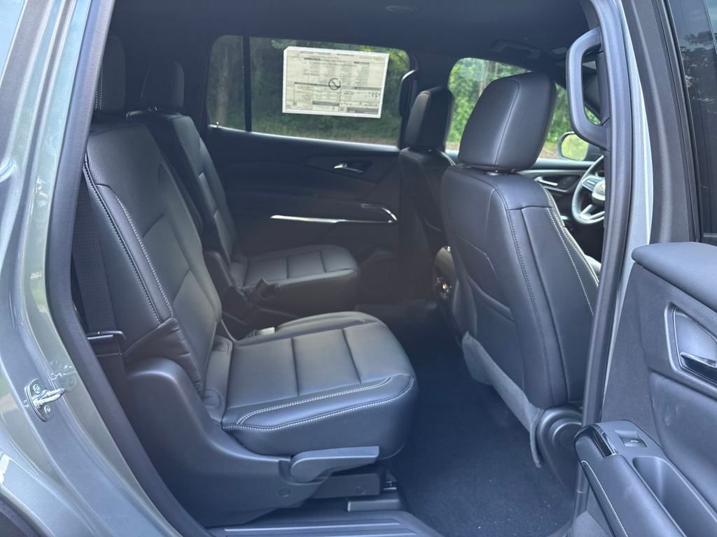 new 2025 Chevrolet Traverse car, priced at $45,695