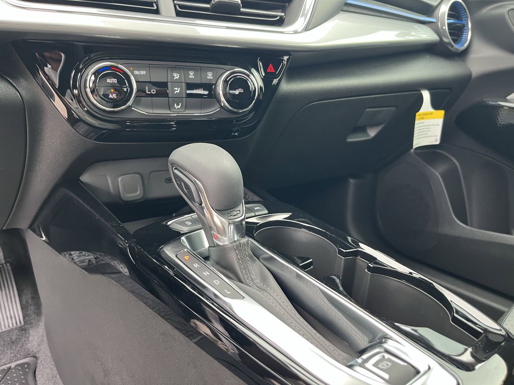 new 2025 Chevrolet Trax car, priced at $22,862