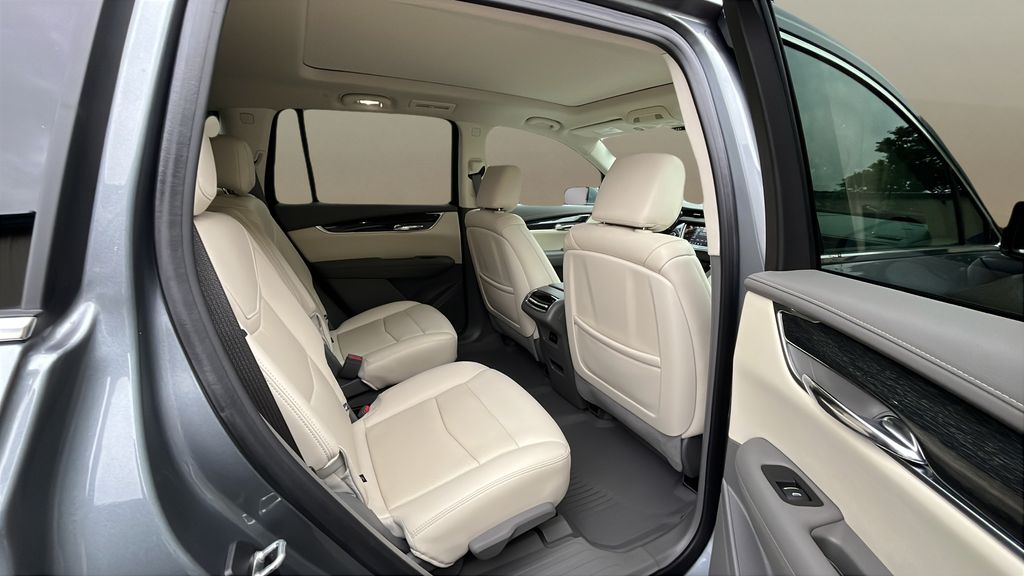used 2021 Cadillac XT6 car, priced at $35,200