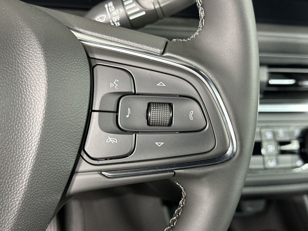 new 2025 Buick Envista car, priced at $26,185