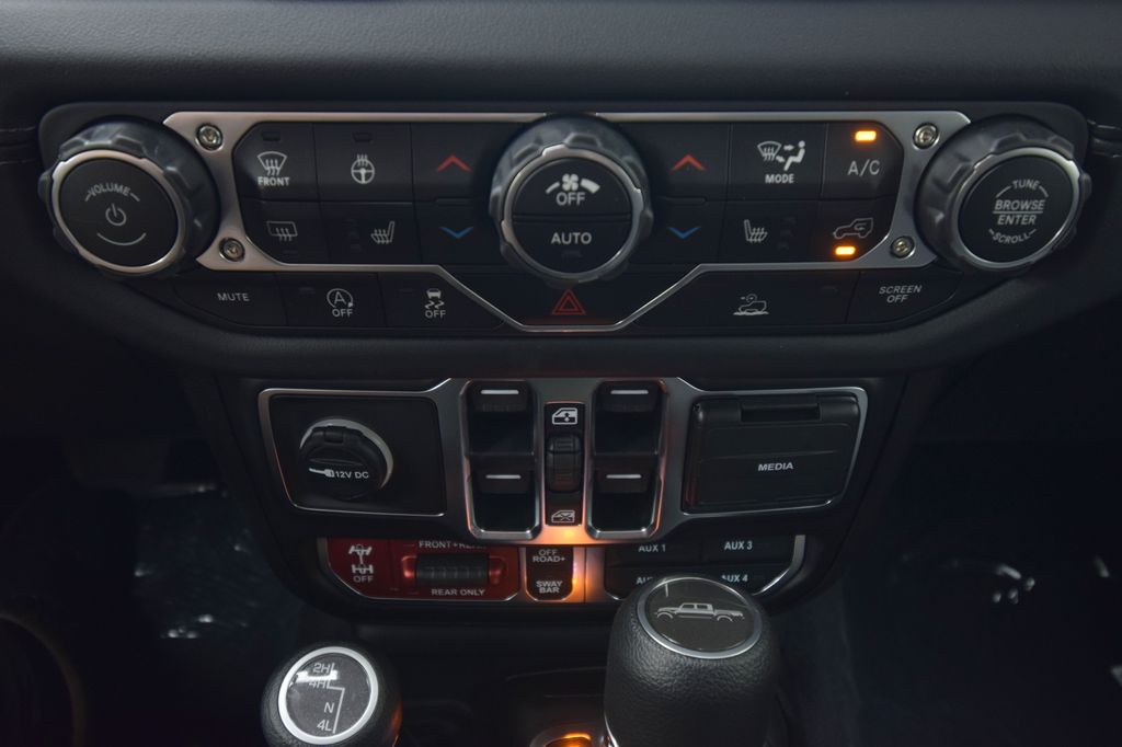 new 2025 Jeep Gladiator car, priced at $49,005