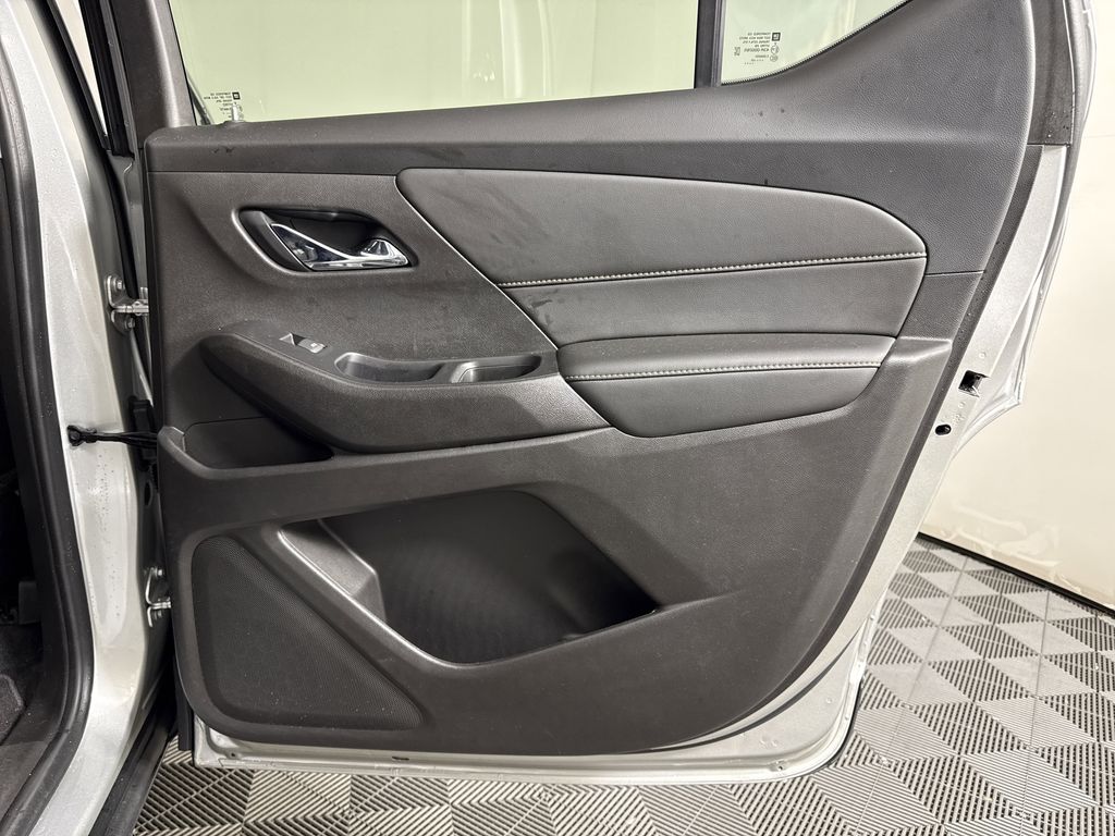 used 2021 Chevrolet Traverse car, priced at $25,997
