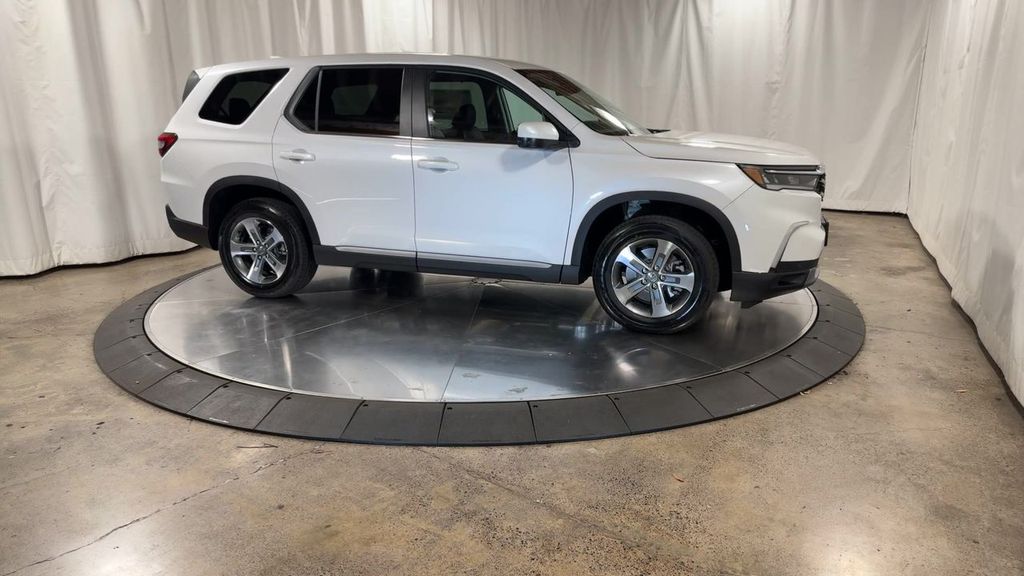 new 2025 Honda Pilot car, priced at $47,550