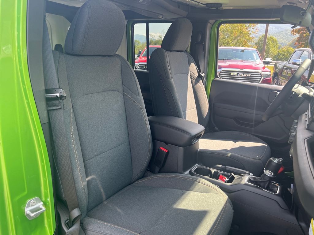 new 2025 Jeep Wrangler car, priced at $47,990