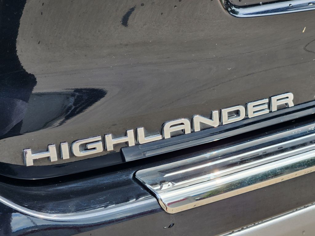 used 2022 Toyota Highlander car, priced at $39,792