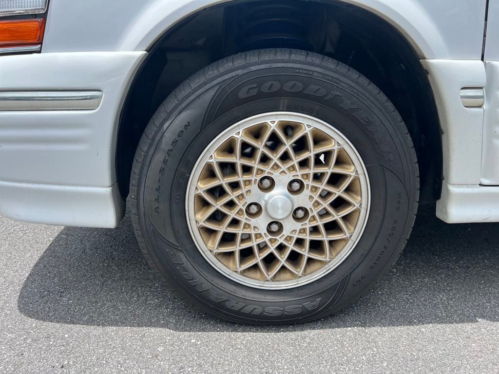 used 1994 Chrysler Town & Country car, priced at $6,700