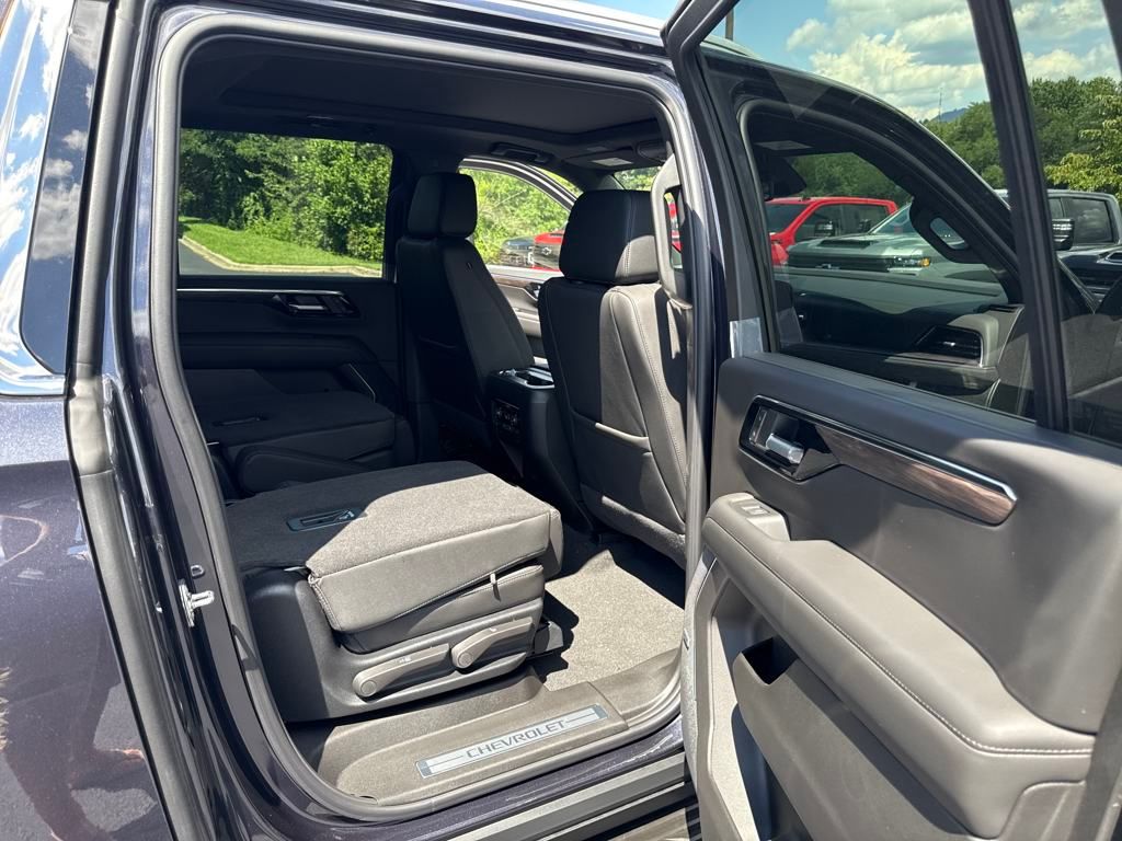new 2025 Chevrolet Suburban car, priced at $75,380