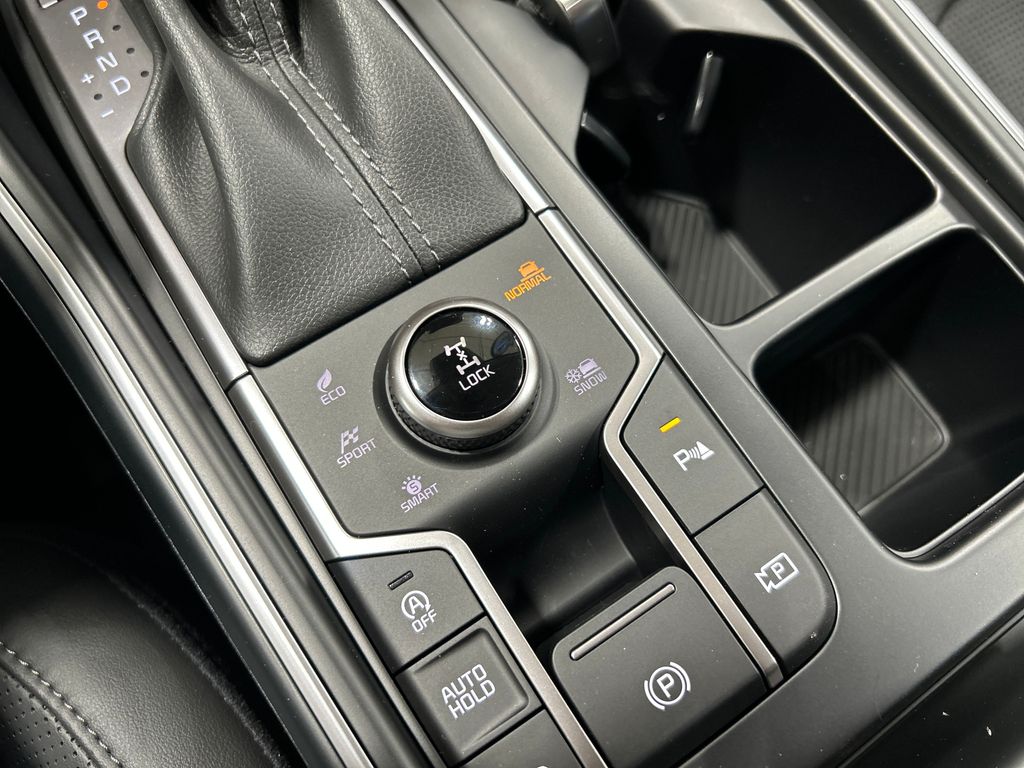 new 2025 Kia Sorento car, priced at $35,854