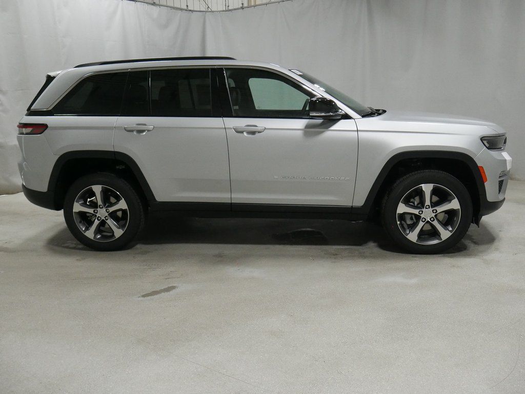 new 2024 Jeep Grand Cherokee car, priced at $47,420