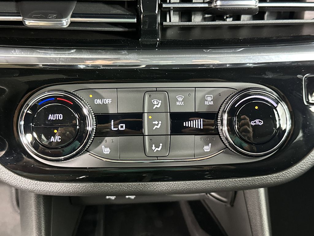 new 2025 Buick Envista car, priced at $29,075
