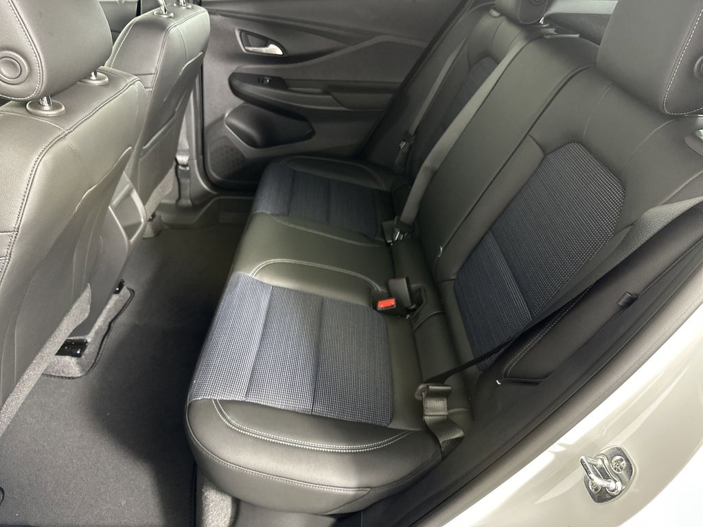 new 2025 Buick Envista car, priced at $24,695