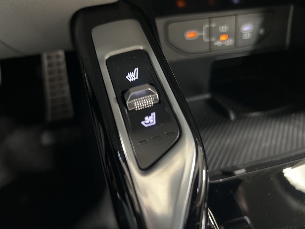new 2025 Kia Sorento car, priced at $40,122