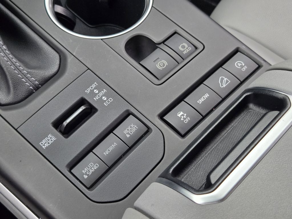 used 2022 Toyota Highlander car, priced at $35,572