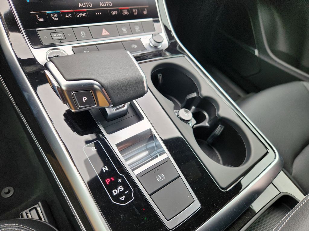 new 2025 Audi Q7 car, priced at $77,750