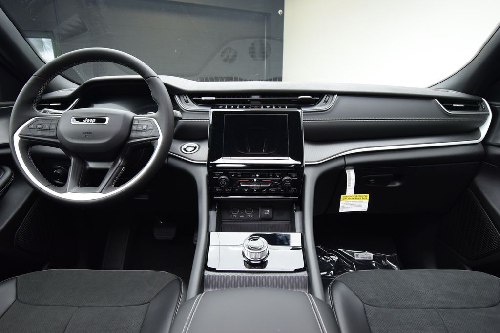 new 2025 Jeep Grand Cherokee car, priced at $44,347