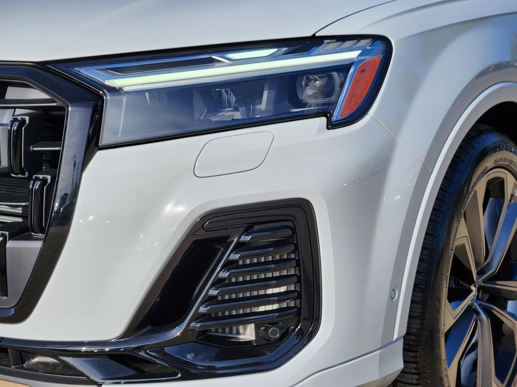 new 2025 Audi Q7 car, priced at $77,450