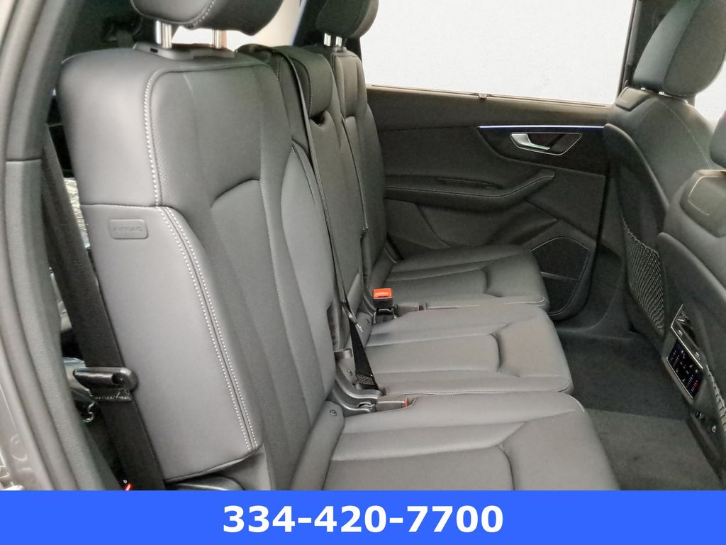 new 2025 Audi Q7 car, priced at $70,300