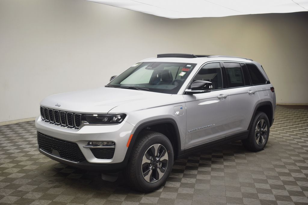 new 2025 Jeep Grand Cherokee car, priced at $52,550