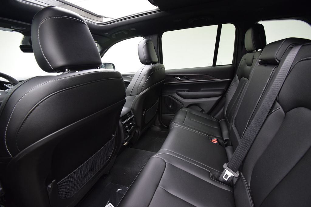 new 2025 Jeep Grand Cherokee car, priced at $45,285