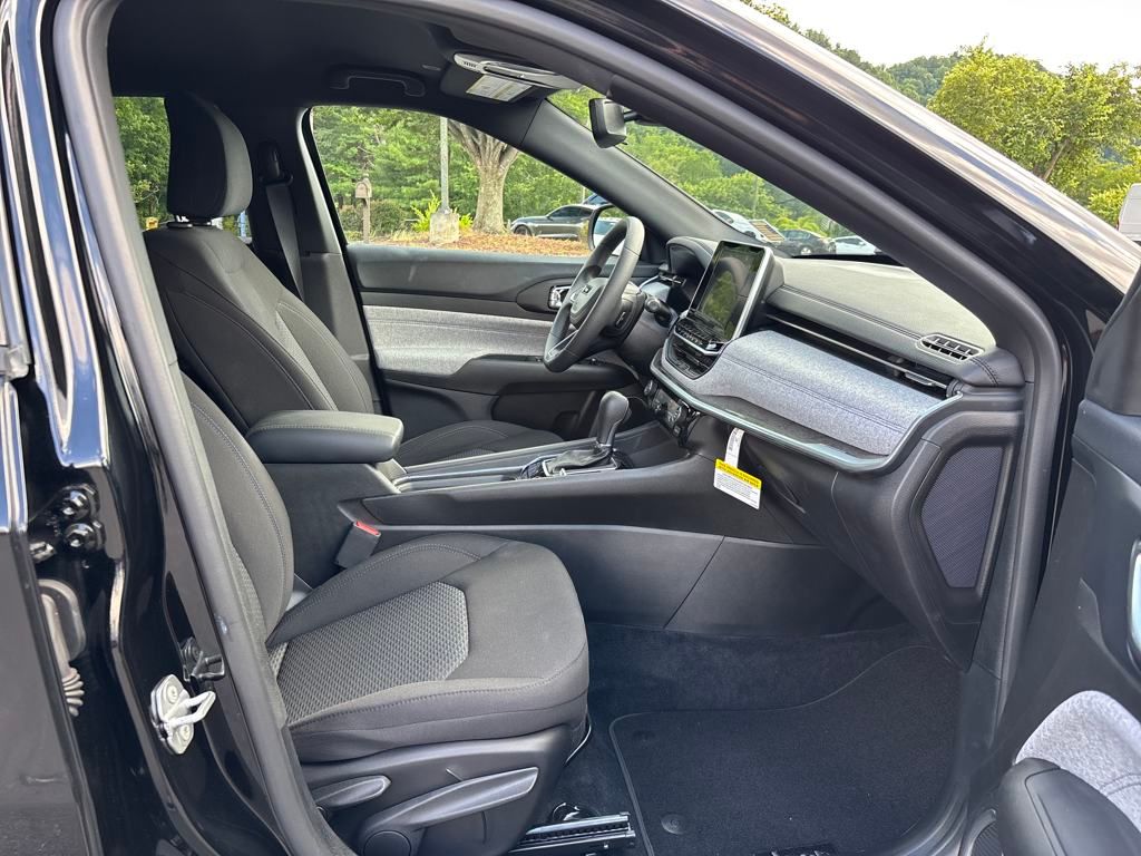 new 2025 Jeep Compass car, priced at $26,990