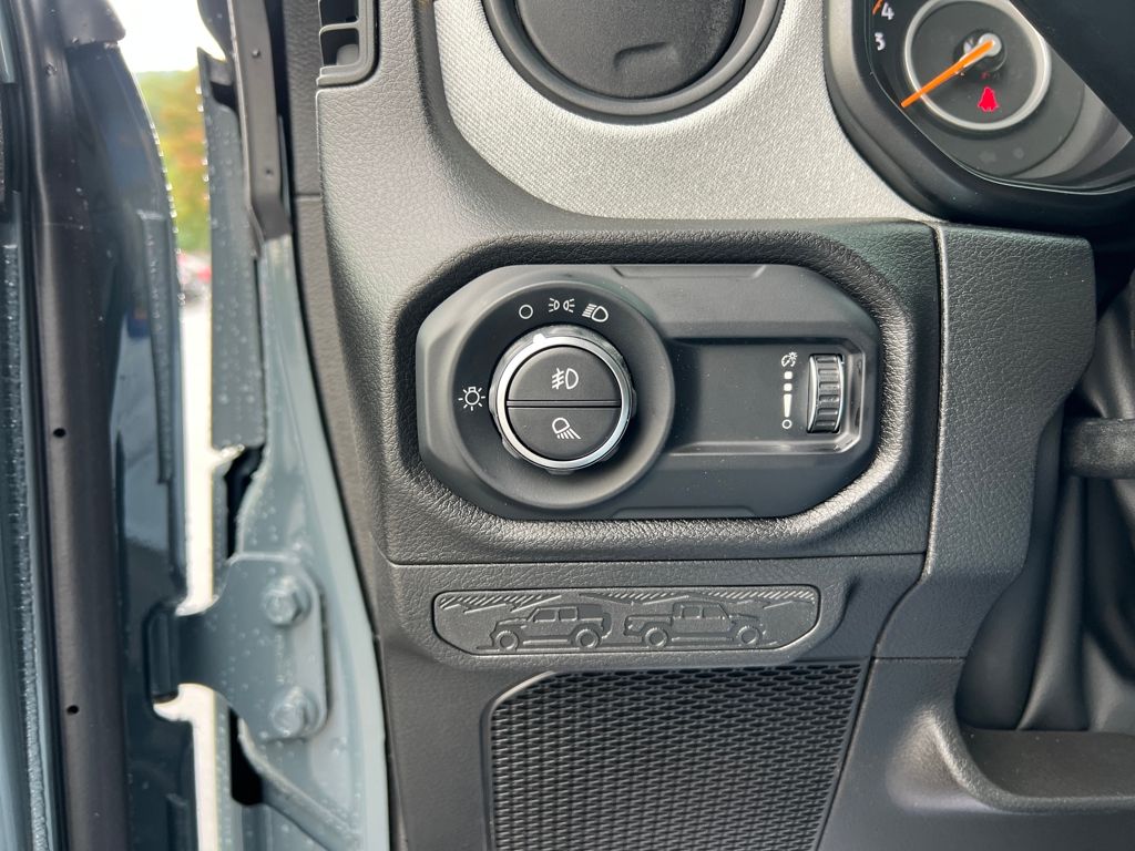 new 2025 Jeep Gladiator car, priced at $41,595