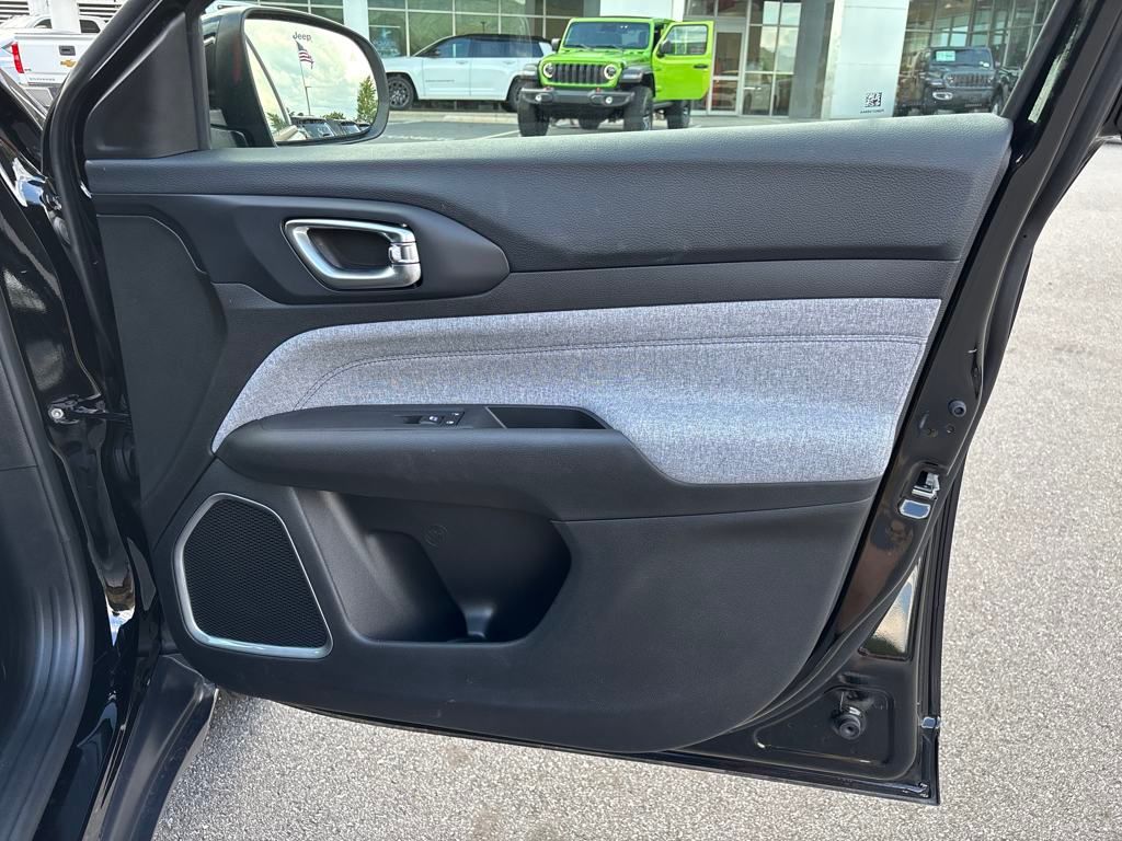 new 2025 Jeep Compass car, priced at $26,990