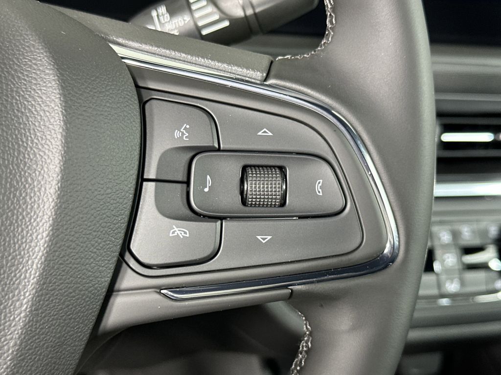 new 2025 Buick Envista car, priced at $26,880