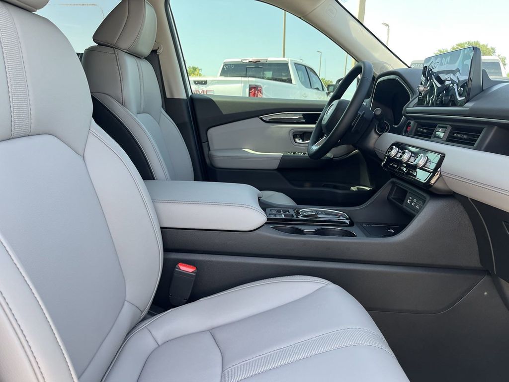 new 2025 Honda Pilot car, priced at $43,632