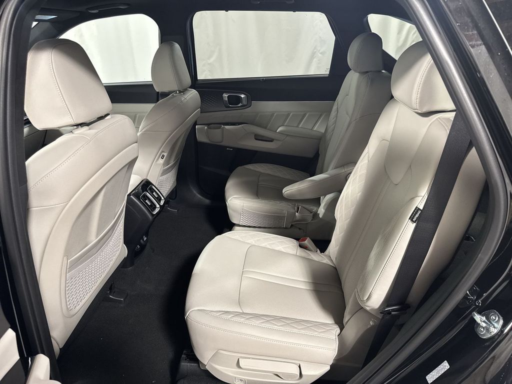 new 2025 Kia Sorento Hybrid car, priced at $47,223