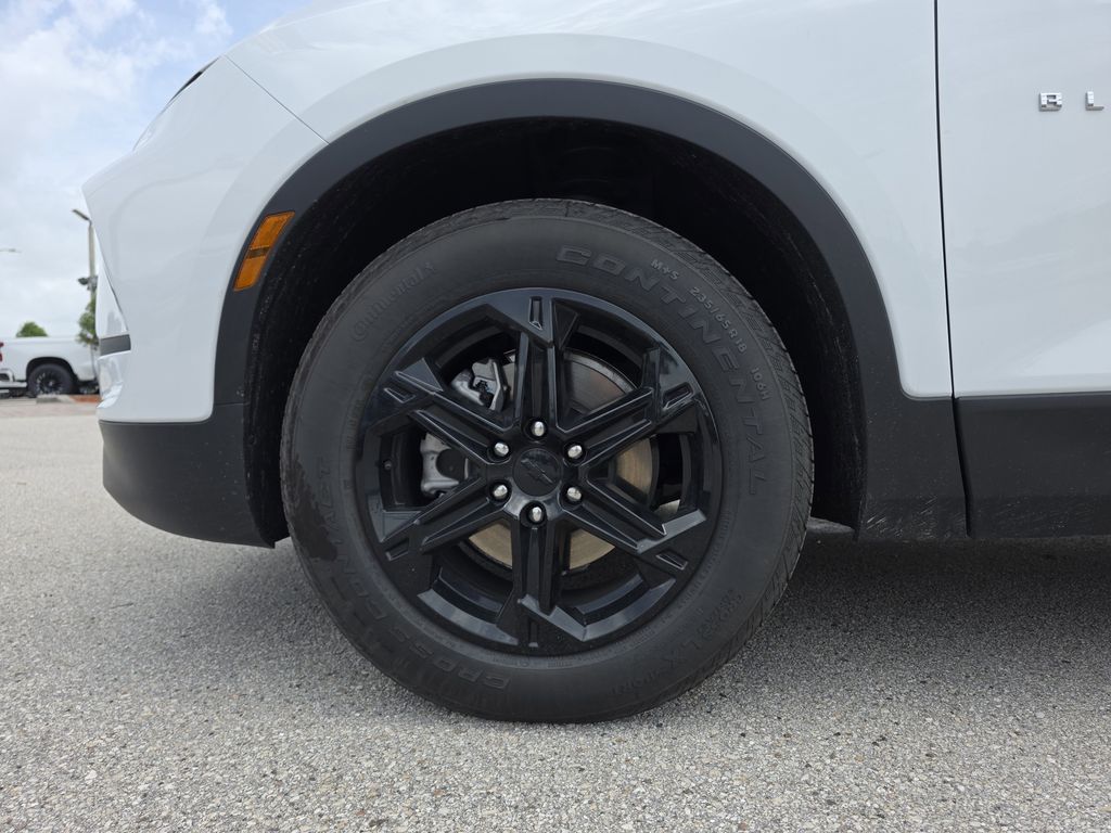 new 2025 Chevrolet Blazer car, priced at $33,219