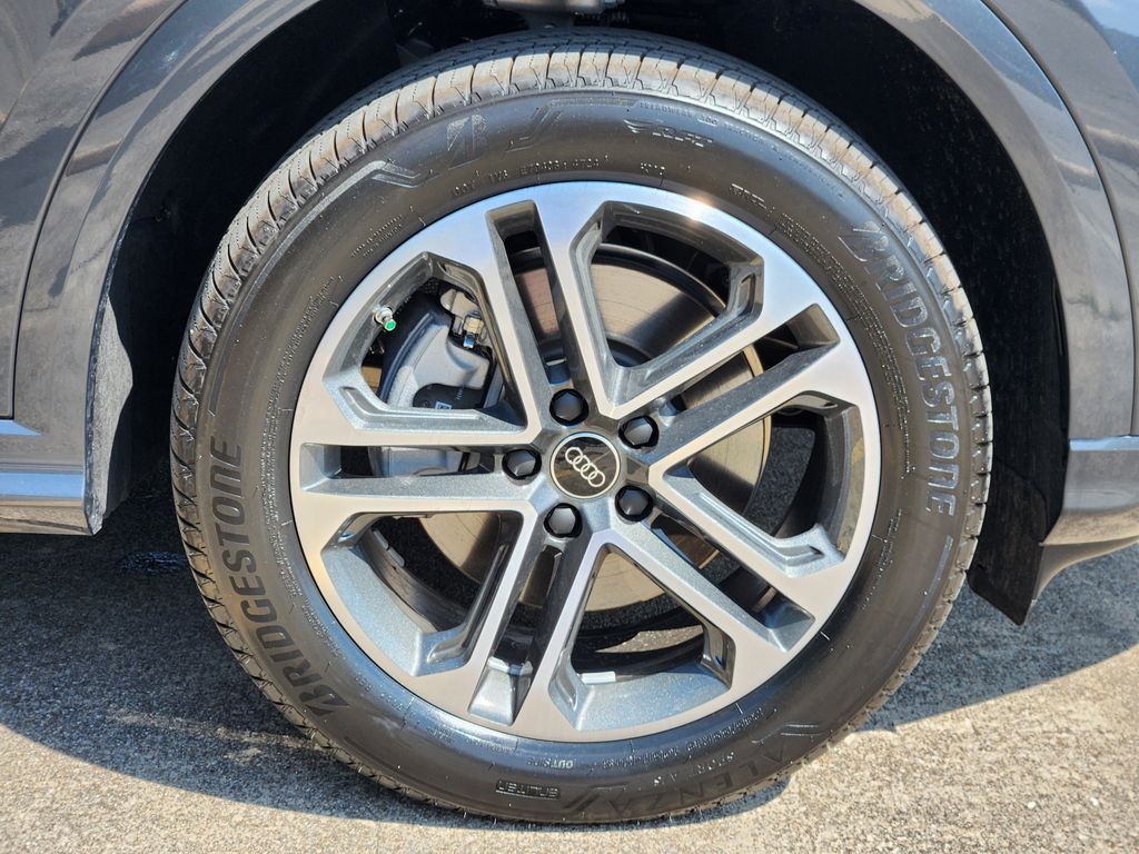 new 2025 Audi Q5 car, priced at $60,175