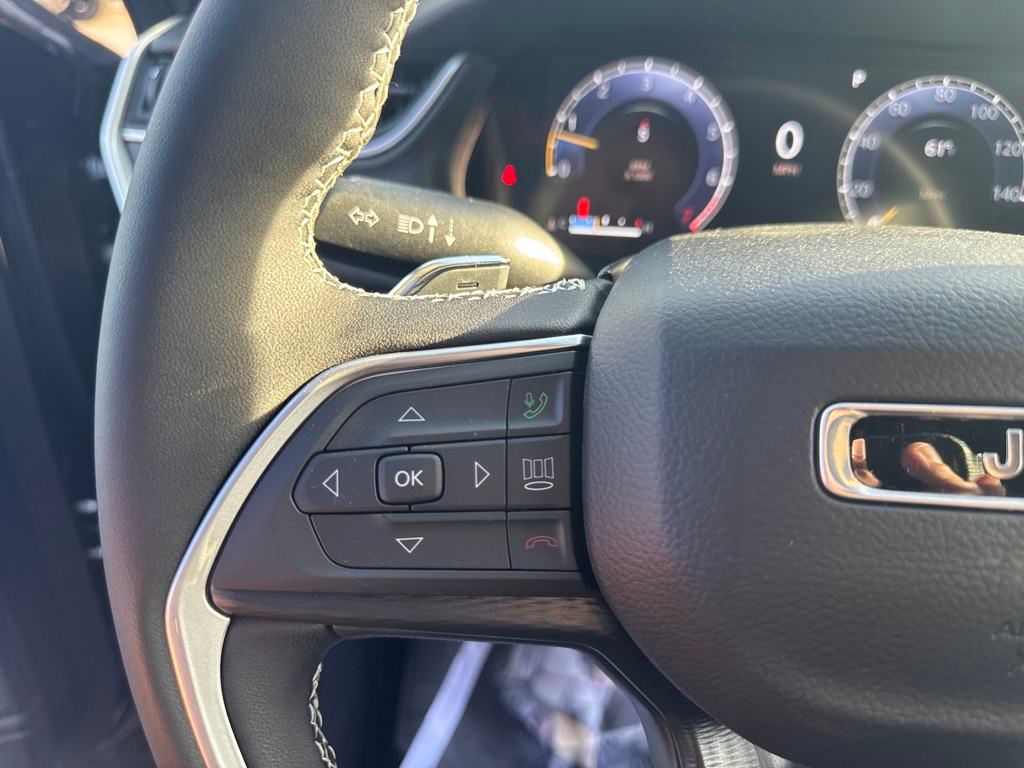 new 2025 Jeep Grand Cherokee car, priced at $42,290