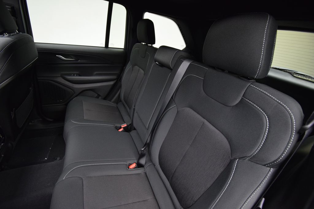 new 2025 Jeep Grand Cherokee car, priced at $40,288