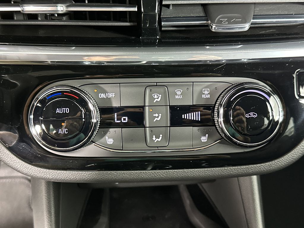 new 2025 Buick Envista car, priced at $29,075
