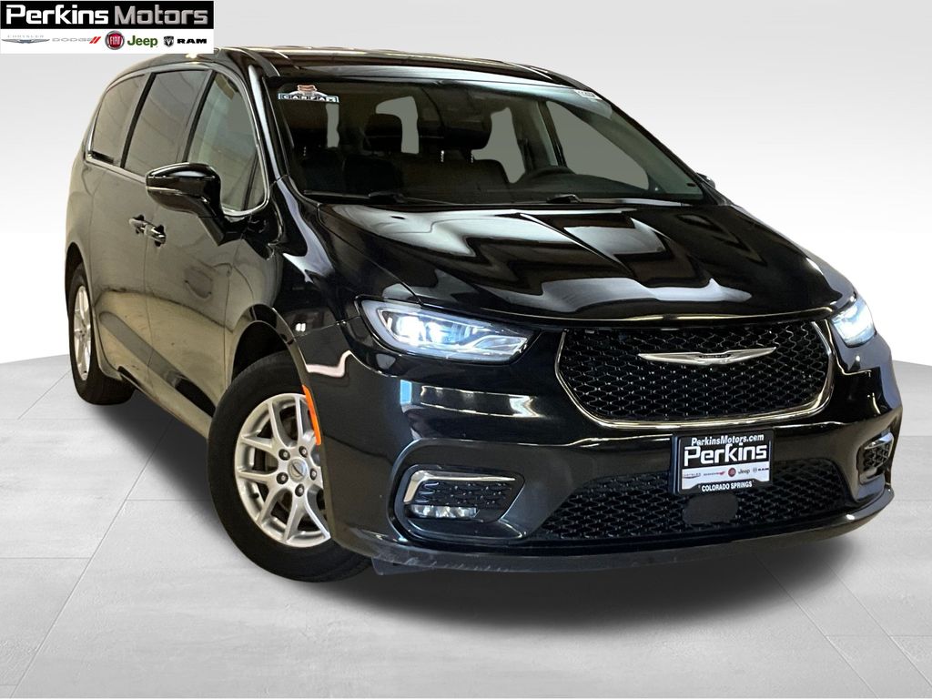 used 2024 Chrysler Pacifica car, priced at $33,343
