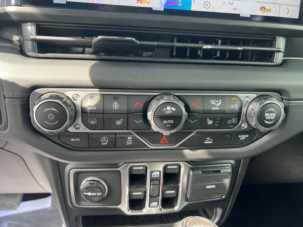 new 2025 Jeep Gladiator car, priced at $46,990