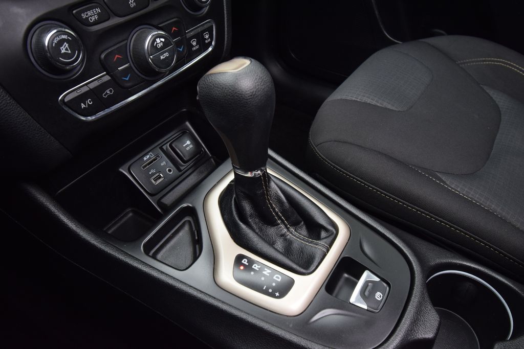 used 2016 Jeep Cherokee car, priced at $10,095