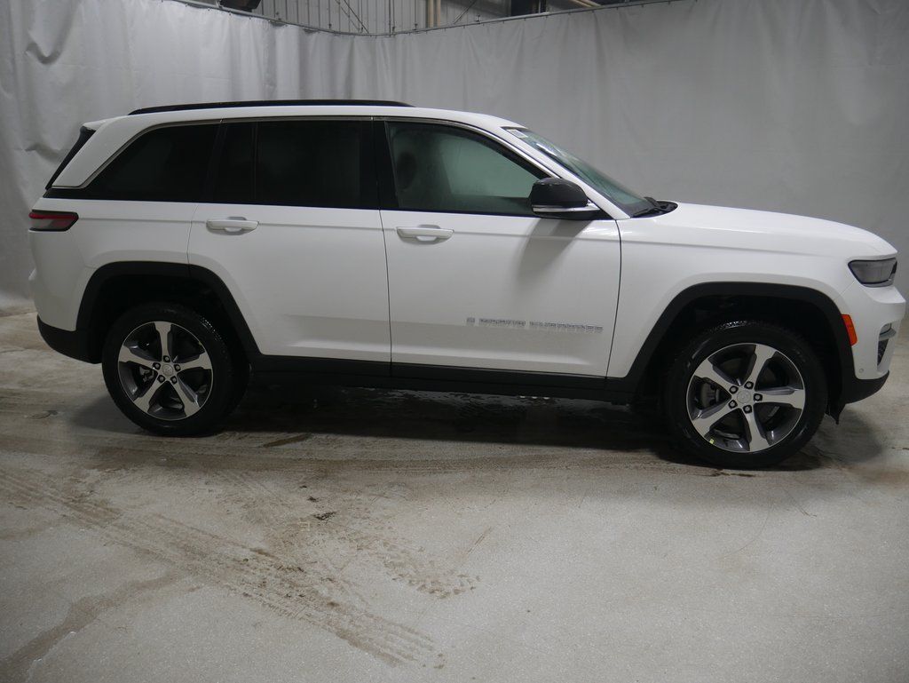 new 2024 Jeep Grand Cherokee car, priced at $60,002