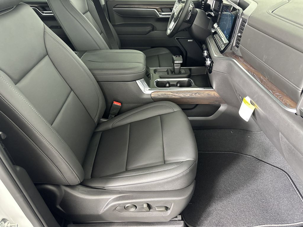 new 2025 GMC Sierra 1500 car, priced at $57,624