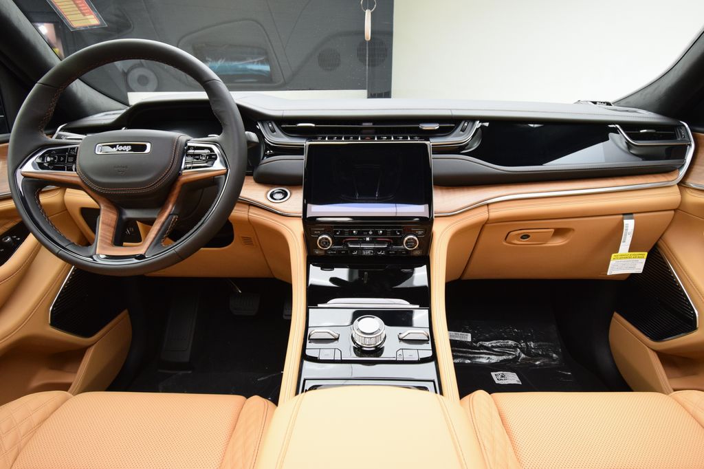 new 2025 Jeep Grand Cherokee car, priced at $68,580