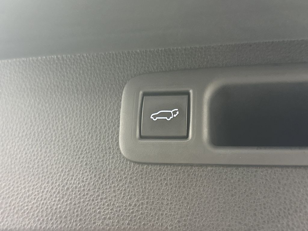used 2022 Toyota Highlander car, priced at $34,711