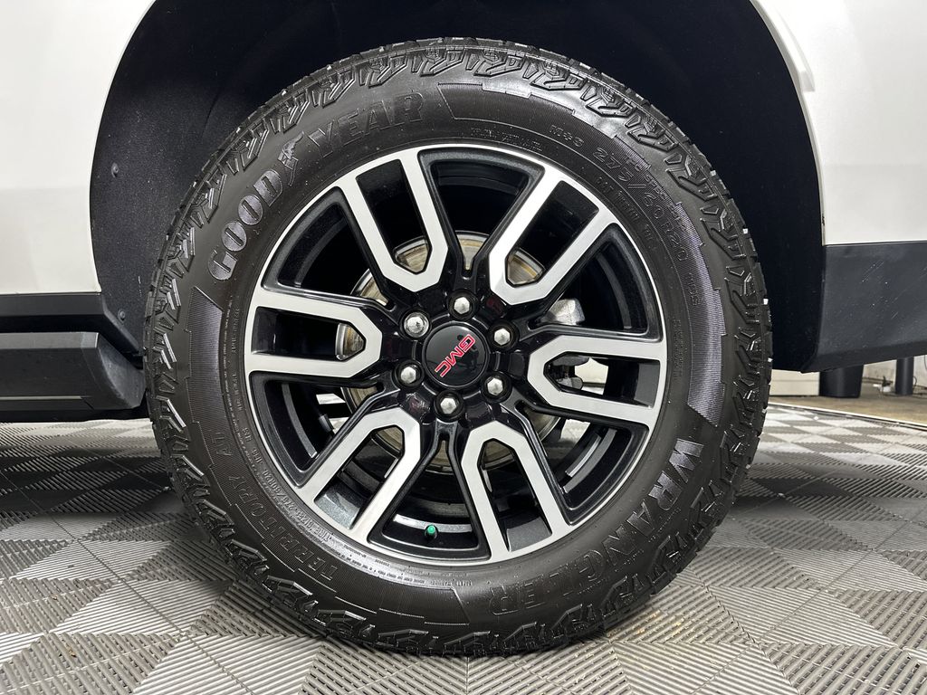 used 2024 GMC Yukon XL car, priced at $71,103
