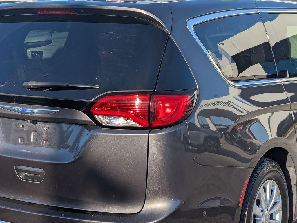 used 2018 Chrysler Pacifica car, priced at $11,193