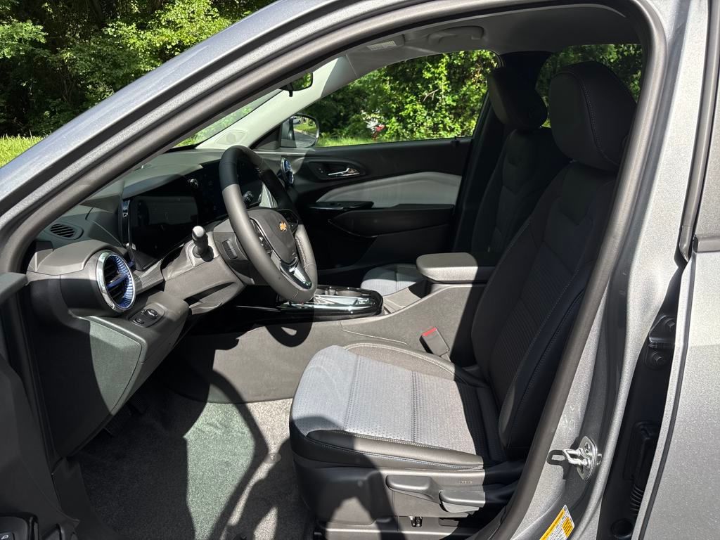 new 2025 Chevrolet Trax car, priced at $25,485