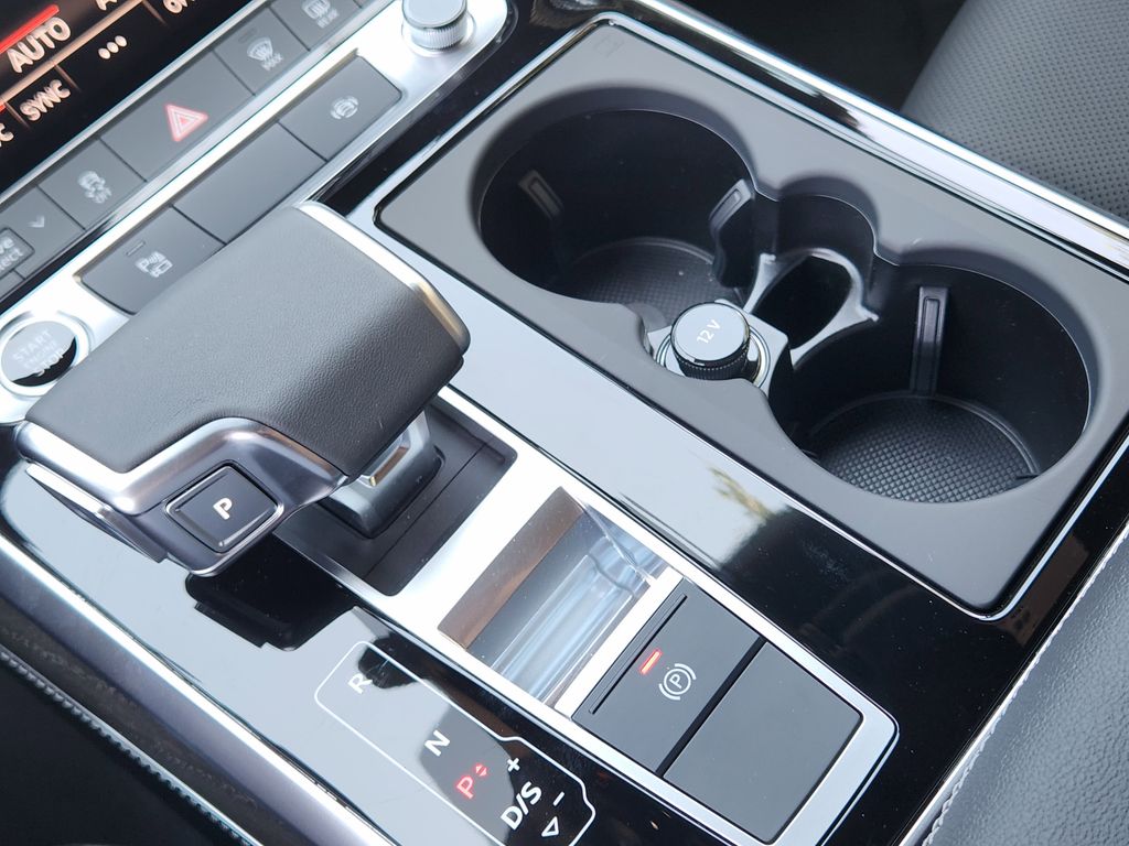 new 2025 Audi Q7 car, priced at $77,750